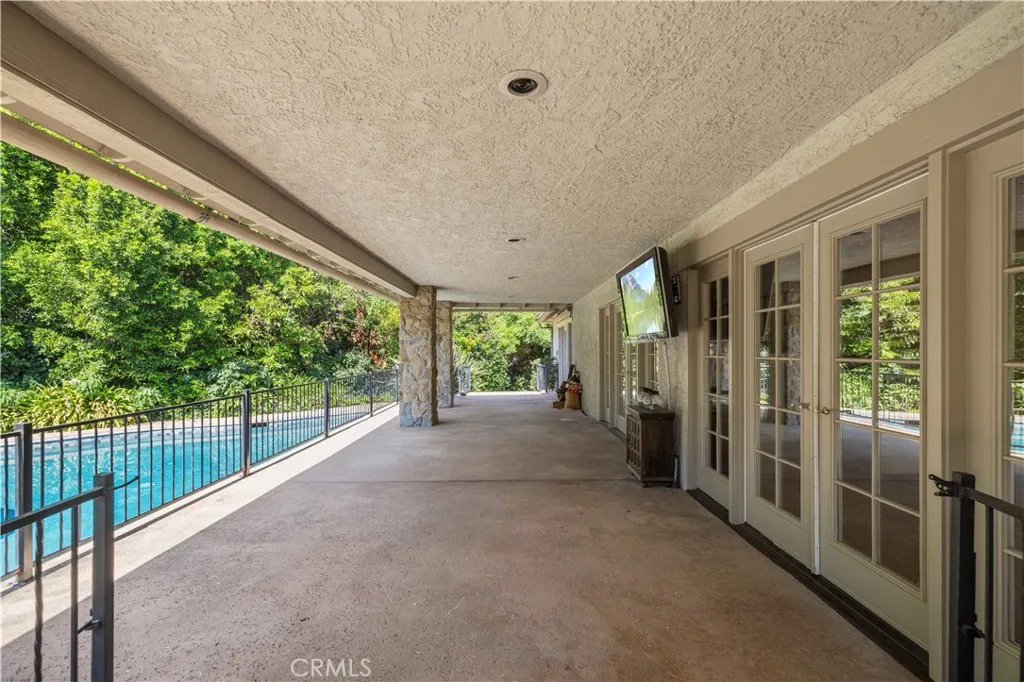 5200 Collier Place, Woodland Hills, California 91364 home-pic-60